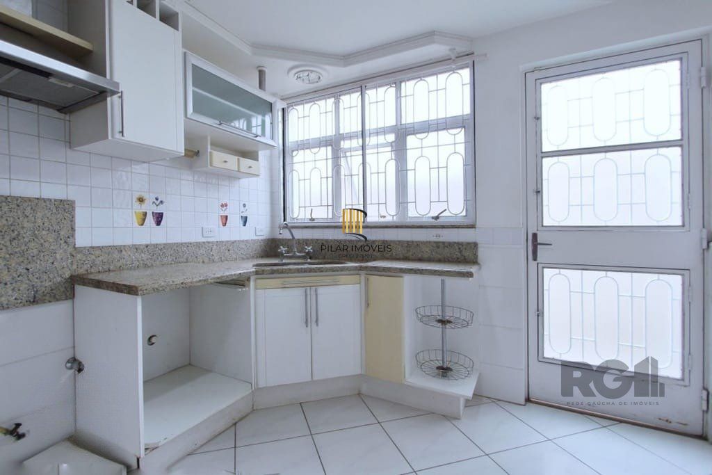 Excelente casa de 324m² com 4 dormitórios e 2 vagas.