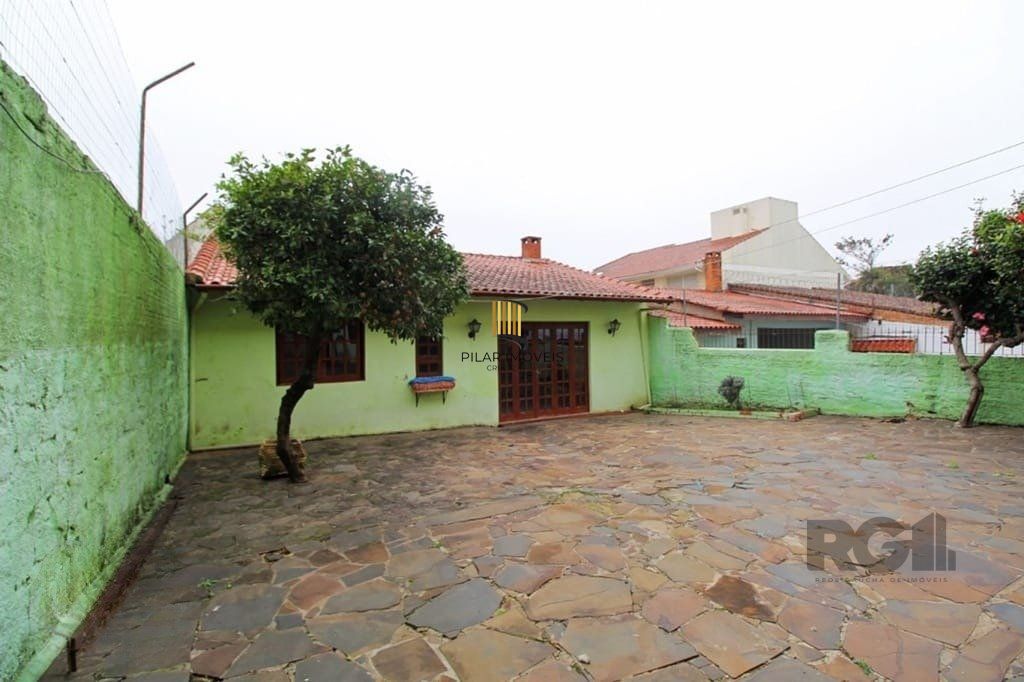 Casa de 275m² - 3 dormitórios e 3 vagas no bairro Coronel Aparício Borges