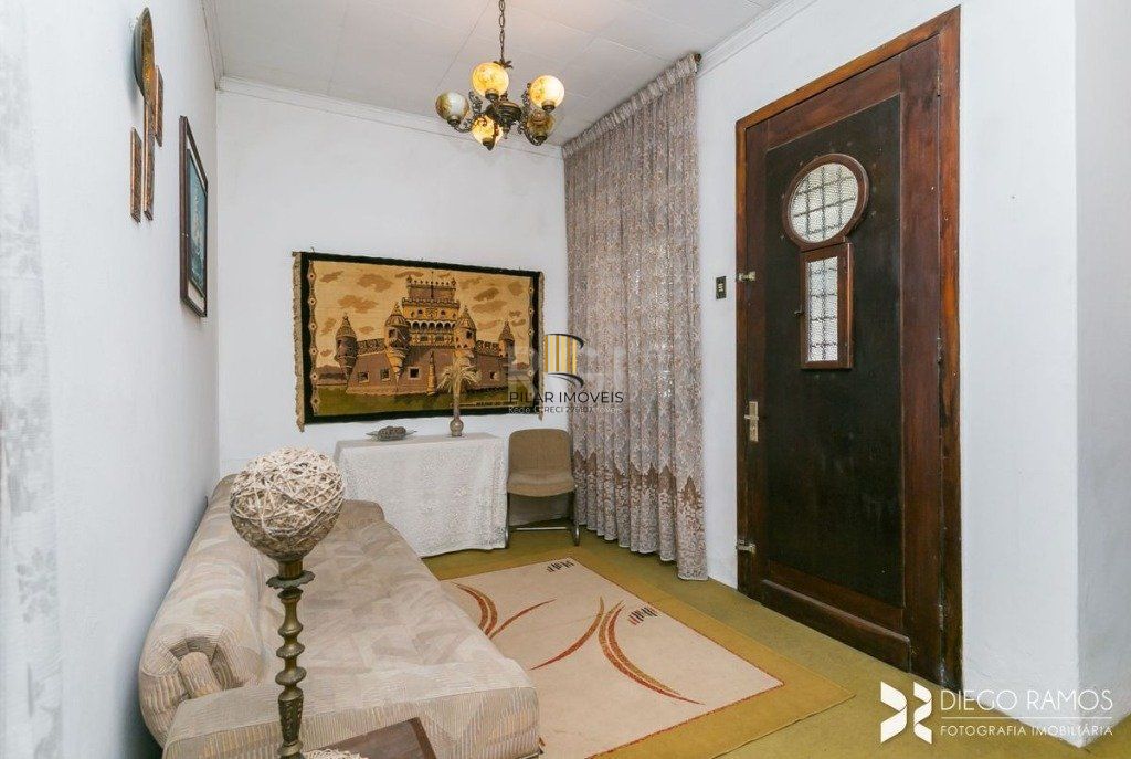 Casa para Venda - 198m², 3 dormitórios, sendo 1 suites, 4 vagas - Petrópolis