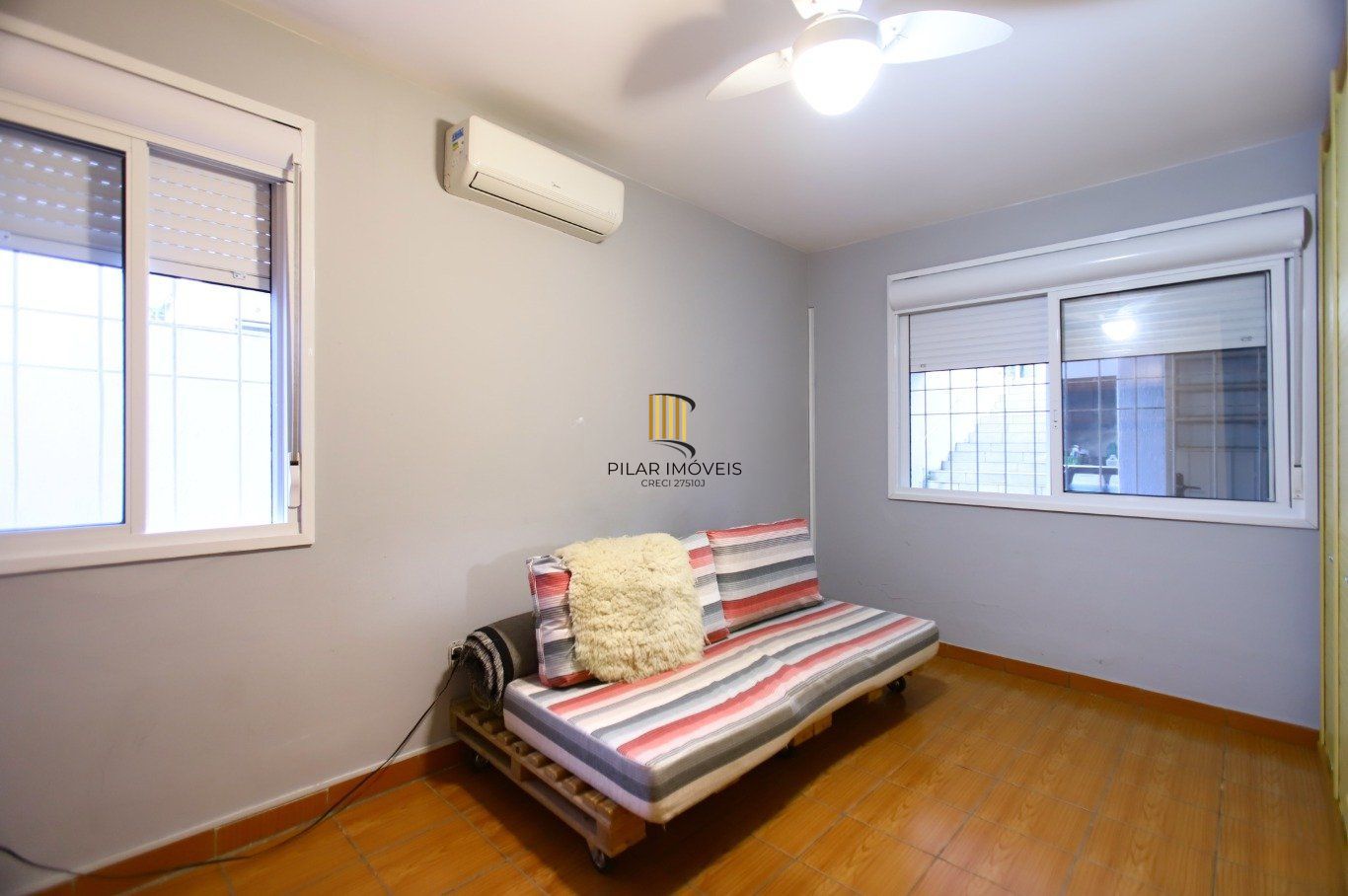 Casa com Edícula nos fundos, total de 5 dormitórios no Bairro gloria.