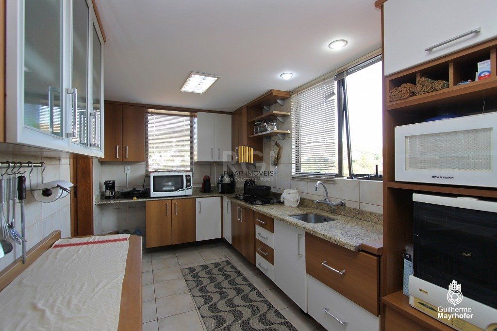 Cobertura para Venda - 350m², 3 dormitórios, sendo 1 suites, 2 vagas - Teresópolis