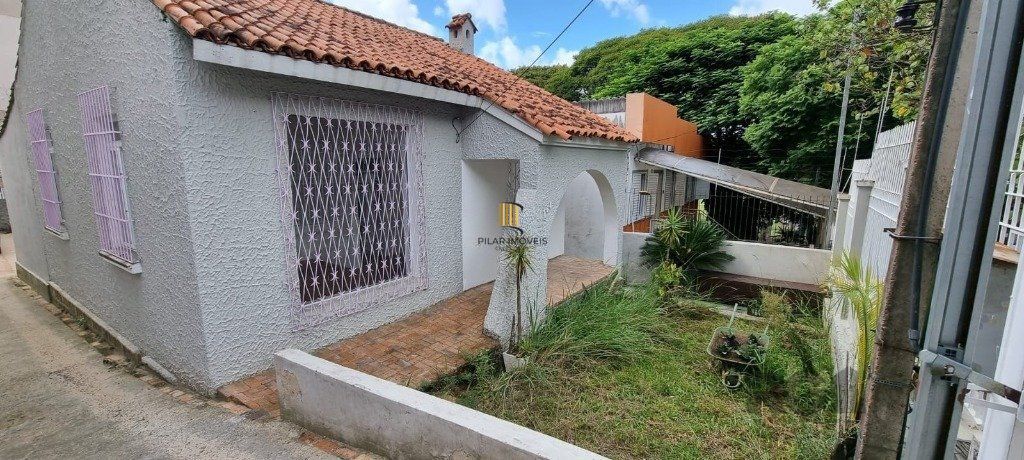Casa de 2 dormitórios no bairro Petrópolis