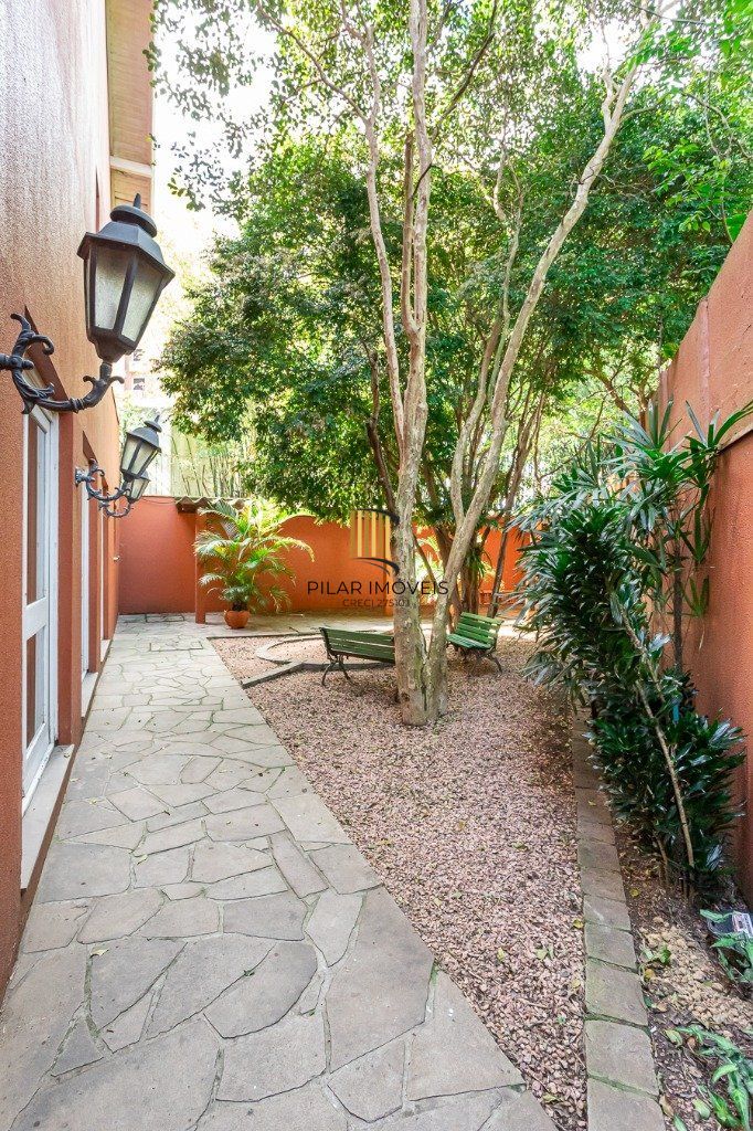 Casa em condomínio de 109m² - 3 dormitórios, 1 suíte e 1 vaga no bairro Teresópolis