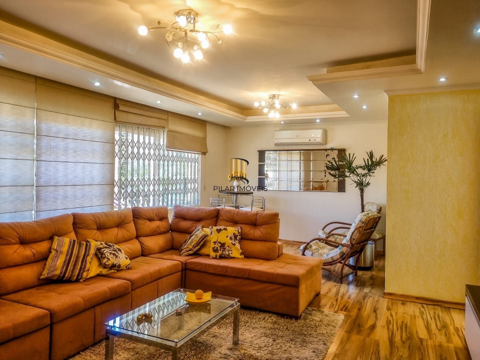 Casa Térrea 280 m²  em Teresópolis – 4 Dorms, Escritório e Edícula