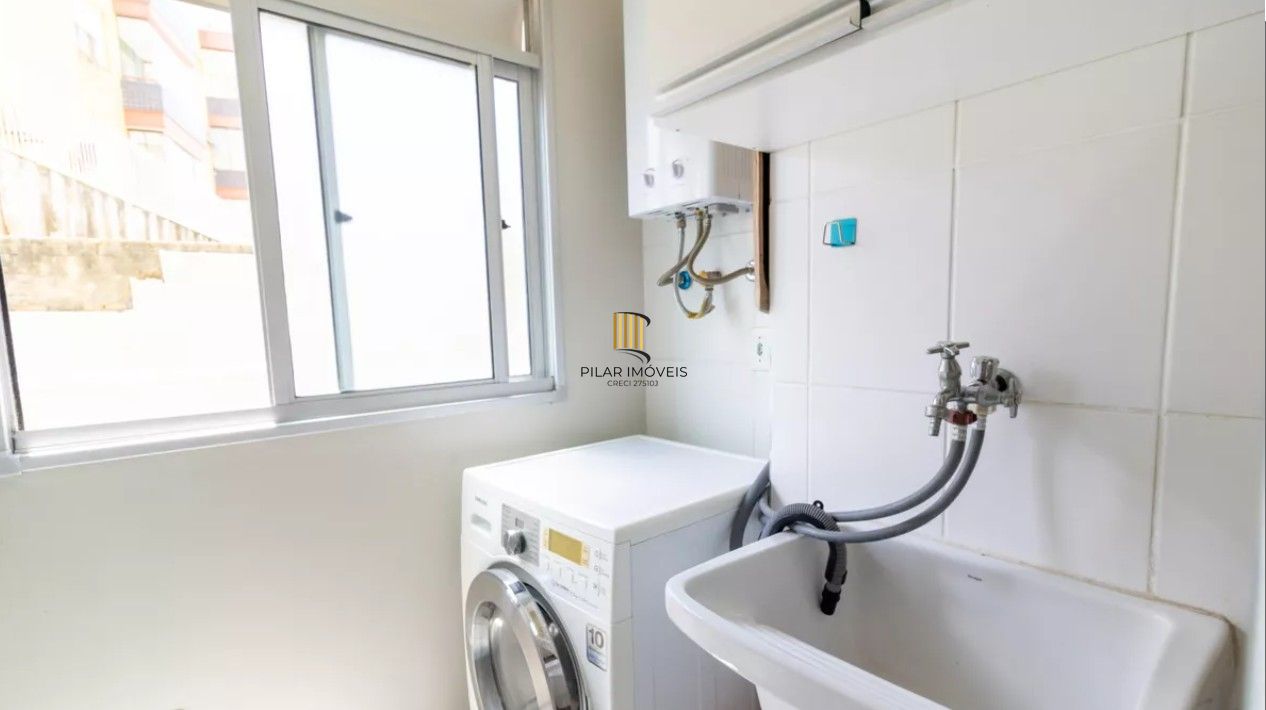 Apartamento de 2 dormitórios com 1 vaga de garagem escriturada, na Rua Dom Vital, Bairro Glória.