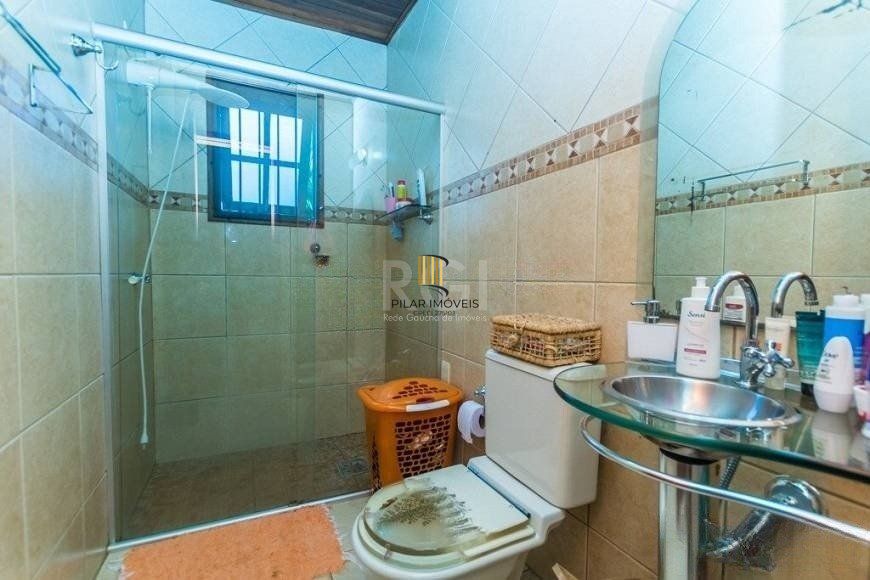 CASA DE 2 DORMITÓRIOS, PISCINA, CHURRASQUEIRA E 2 VAGAS DE GARAGEM NO BAIRRO HÍPICA