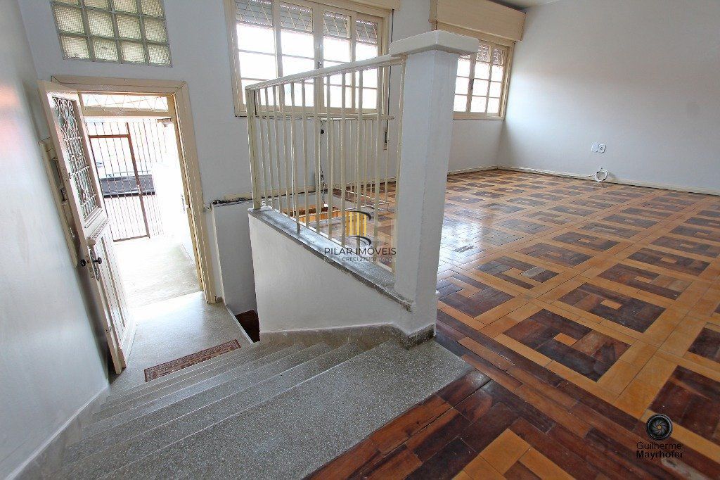 Casa para Venda - 233m², 4 dormitórios, 5 vagas - Nonoai