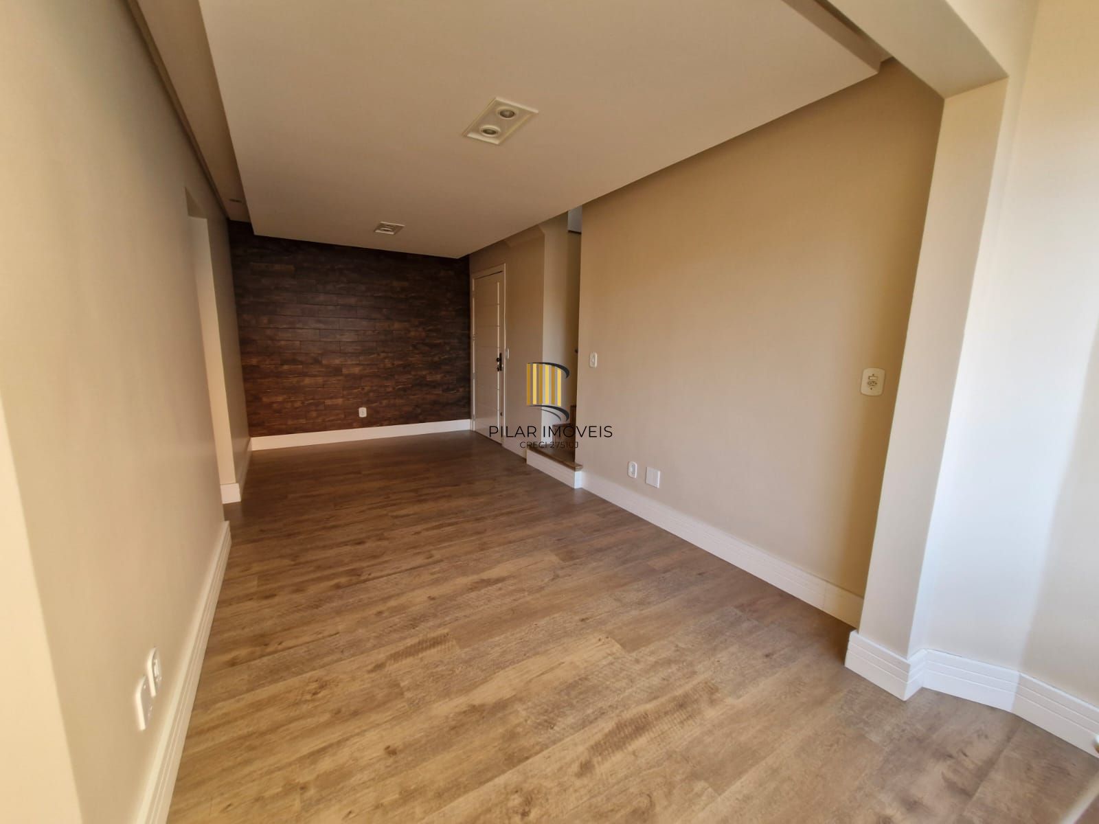 Ampla cobertura com 123m², 2 dormitórios, 1 vaga coberta por convenção.