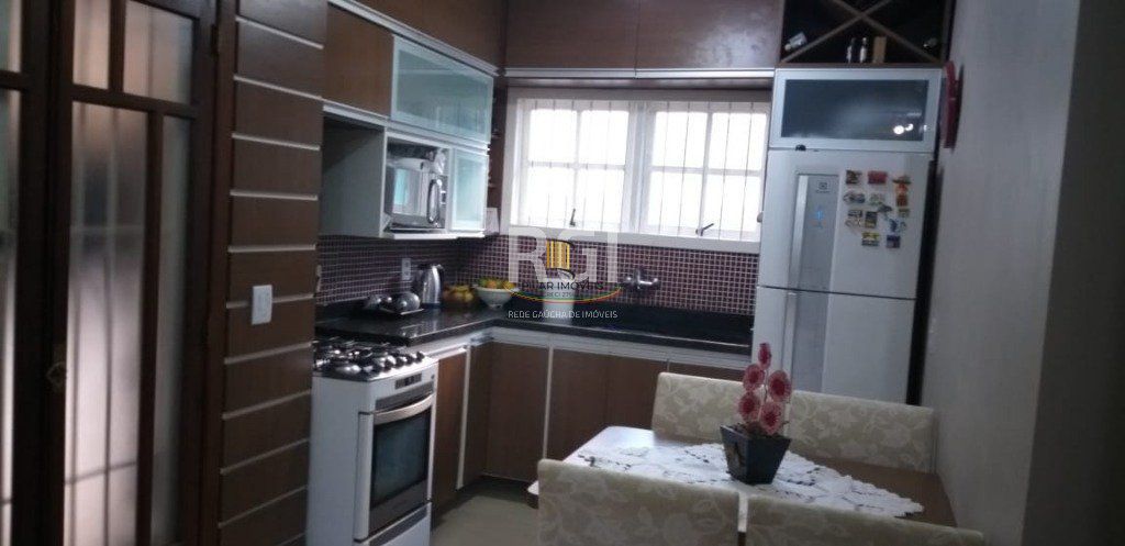 Casa para Venda - 214m², 2 dormitórios, 4 vagas - Parque Santa Fé