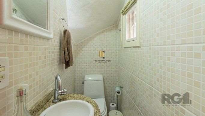 Excelente casa de 157m² com 3 dormitórios, 4 vagas e piscina.