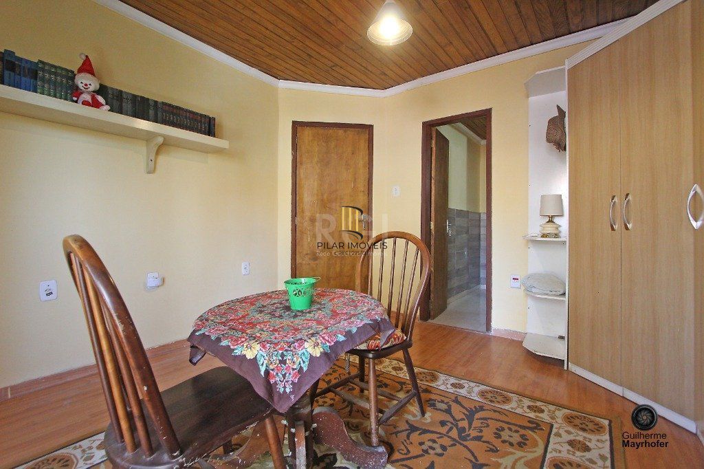 Casa para Venda - 300m², 6 dormitórios, sendo 1 suites, 3 vagas - Menino Deus