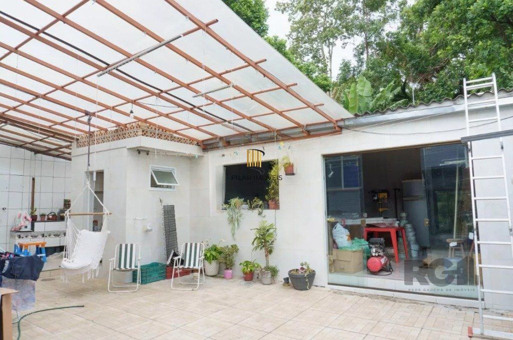 Casa 164m², 3 dormitórios, 3 vagas no bairro Jardim Carvalho