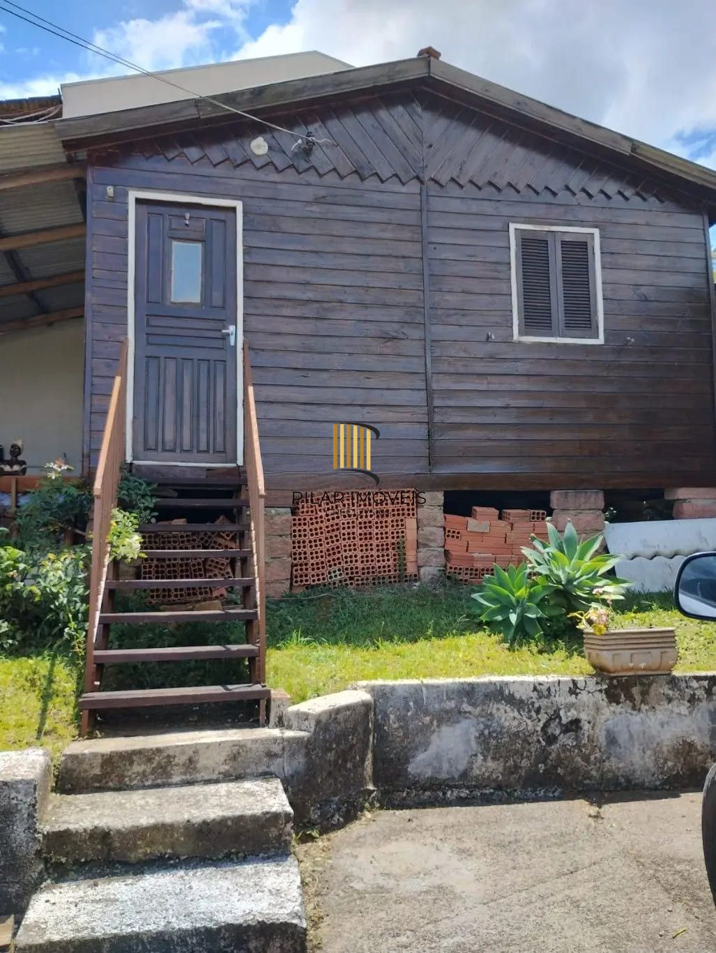 Casa de 3 dormitórios e 111m² à venda em Jardim Botânico, Porto Alegre.