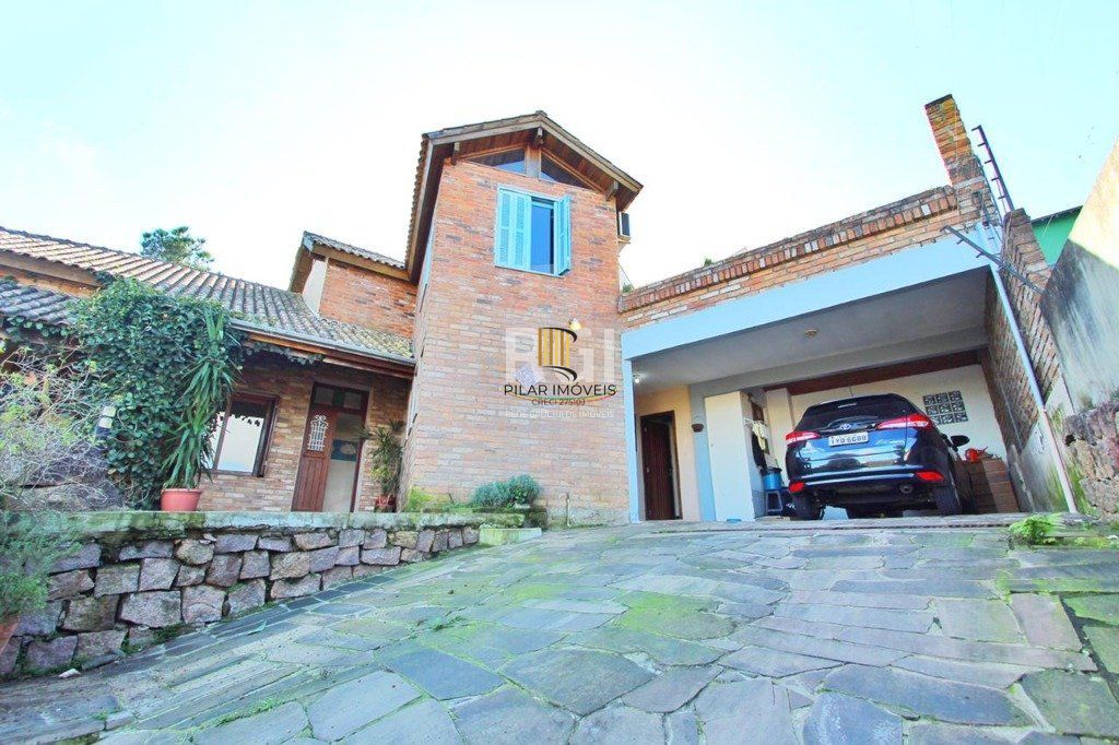 Casa para Venda - 269.06m², 4 dormitórios, sendo 2 suites, 5 vagas - Teresópolis