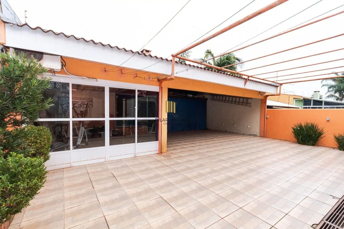 Casa com 3 dormitórios e 223m² à venda em Parque Santa Fé, Porto Alegre.
