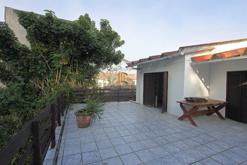 Casa para Locação/Aluguel - 240m², 4 dormitórios, 6 vagas - Nonoai