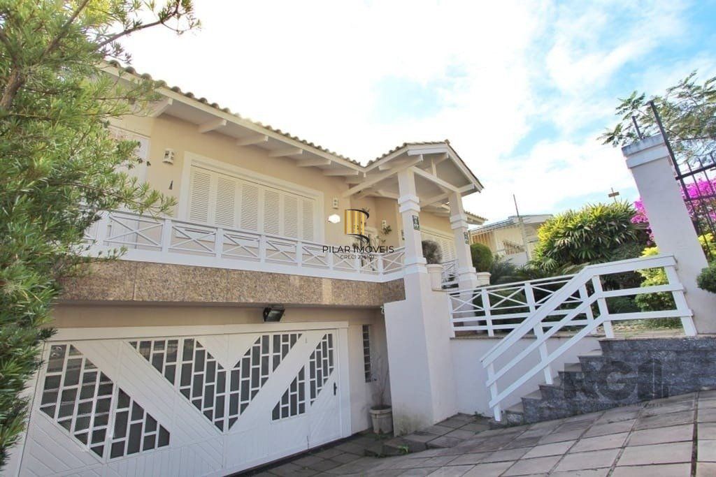 Excelente casa de 324m² com 4 dormitórios e 2 vagas.