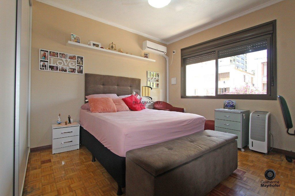 Casa para Venda - 300m², 6 dormitórios, sendo 1 suites, 3 vagas - Menino Deus