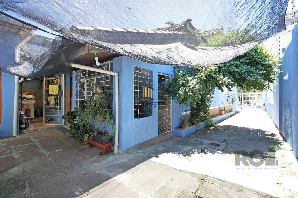 Casa de 3 dormitórios no bairro Partenon