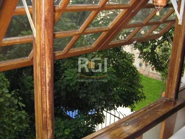 Casa para Venda - 260m², 3 dormitórios, sendo 1 suites, 7 vagas - Nonoai