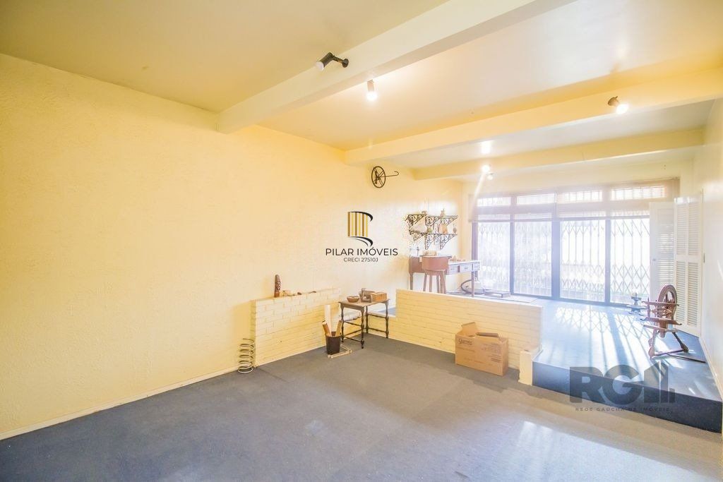 Casa de 4 dormitórios, bairro Santa Tereza