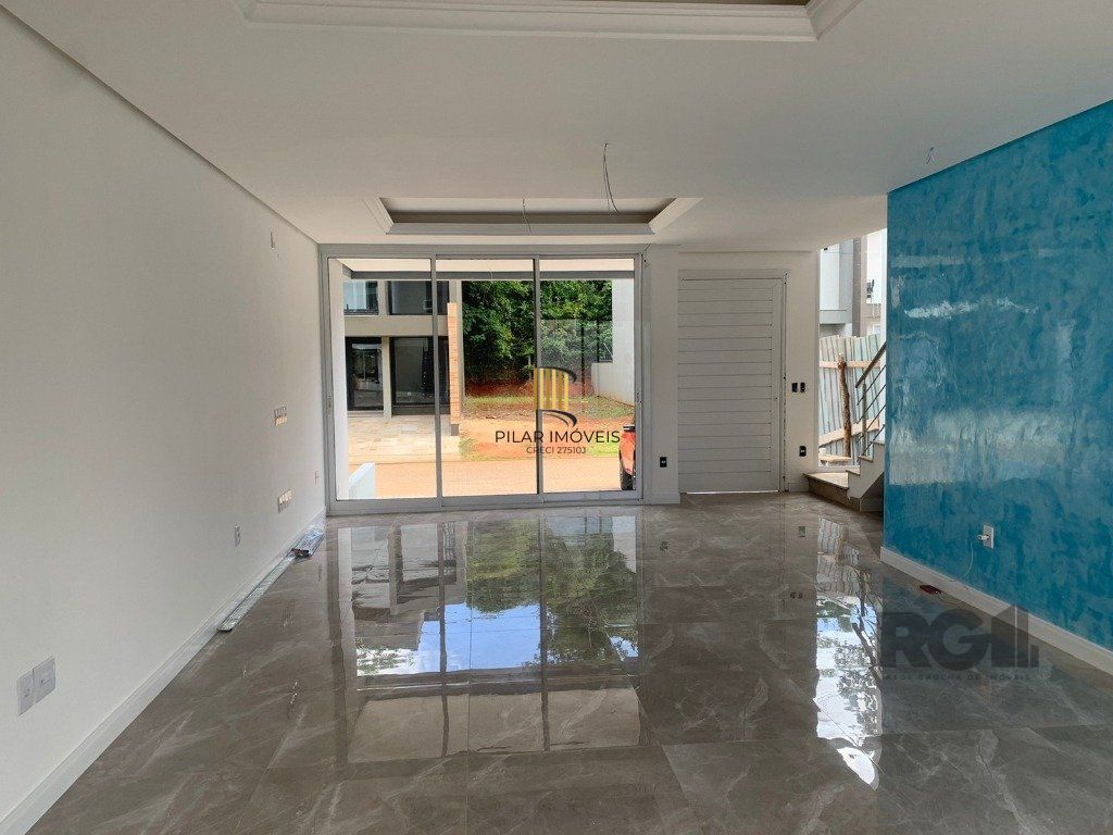 Excelente sobrado de 150m² com 4 dormitórios e 2 vagas.