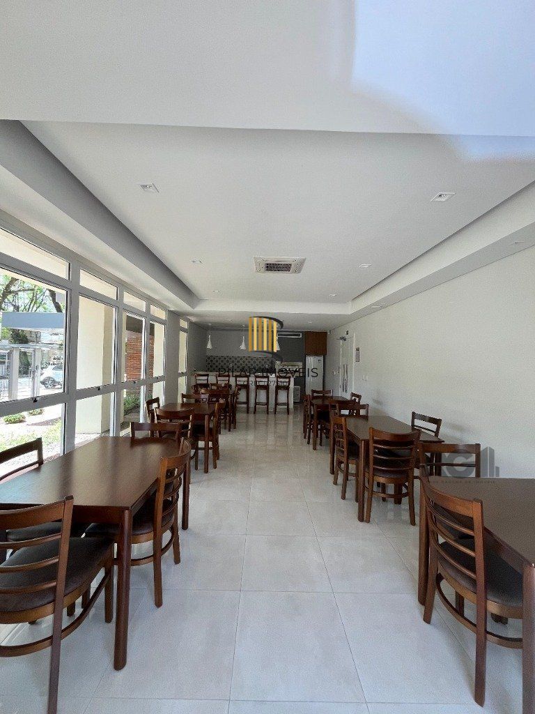 Apartamento NOVO de 104m² - 3 dormitórios, 1 suíte, churrasqueira e 2 vagas de garagem no bairro Petrópolis