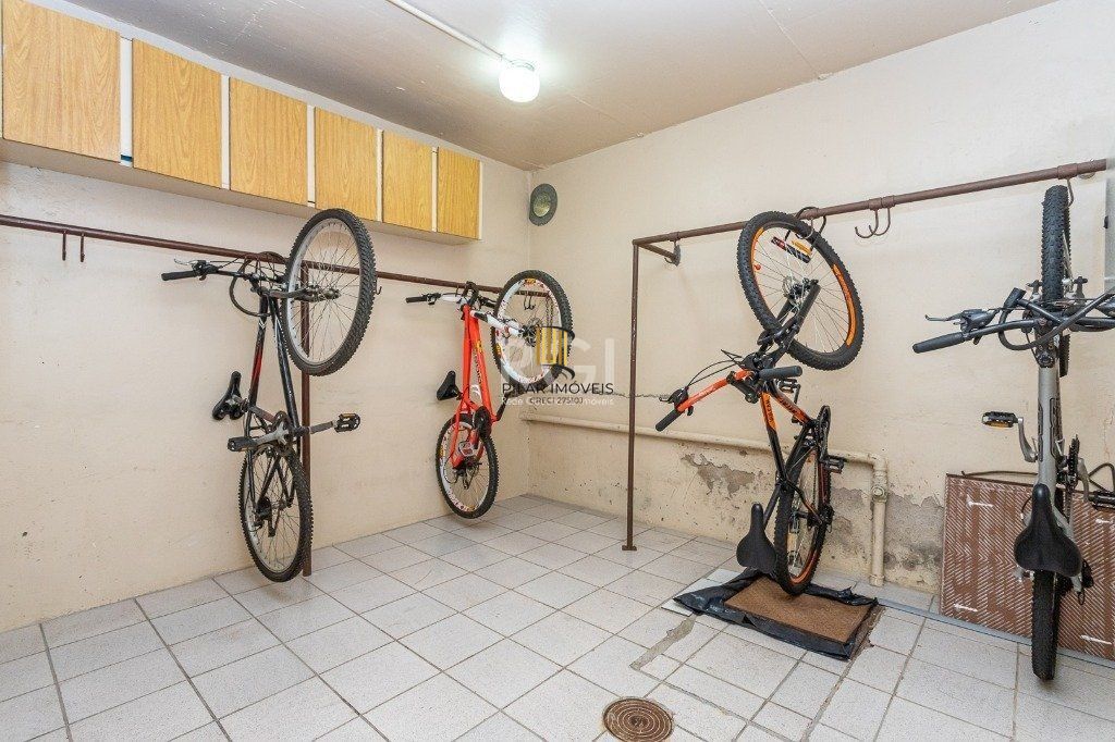 Apartamento térreo - 1 suíte, pátio e lavabo no bairro Petrópolis