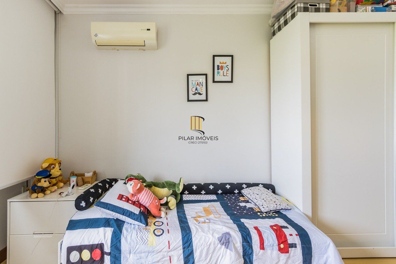 Apartamento com 3 quartos e 147m² à venda em Moinhos de Vento, Porto Alegre.