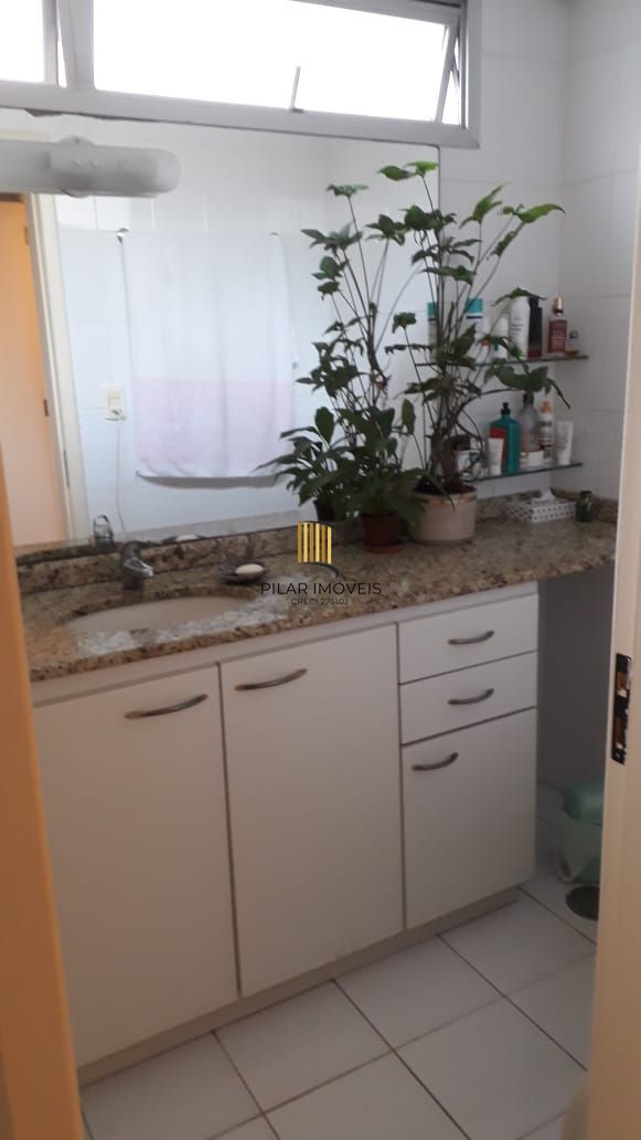 Apartamento para venda de 3 dormitórios, no bairro Teresópolis em Porto Alegre/RS.