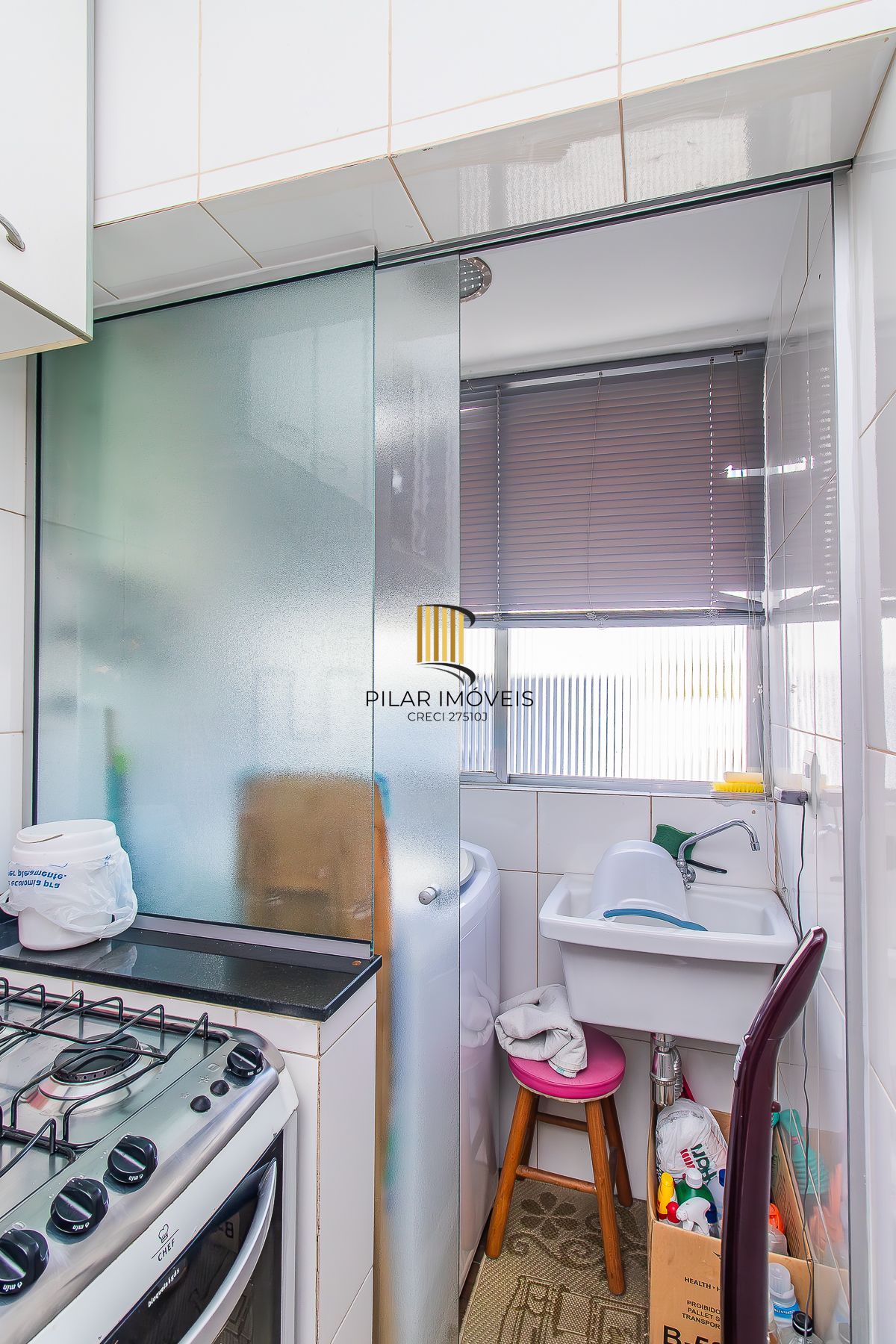 Amplo apartamento duplex com 2 dormitórios e 1 vaga de garagem.