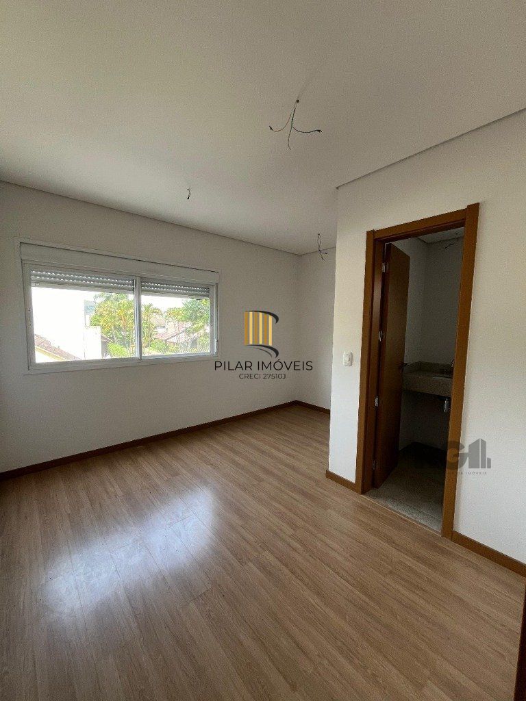 Apartamento NOVO de 104m² - 3 dormitórios, 1 suíte, churrasqueira e 2 vagas de garagem no bairro Petrópolis