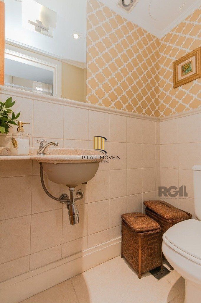 Excelente casa em condomínio de 249m² com 03 dormitórios e 4 vagas.