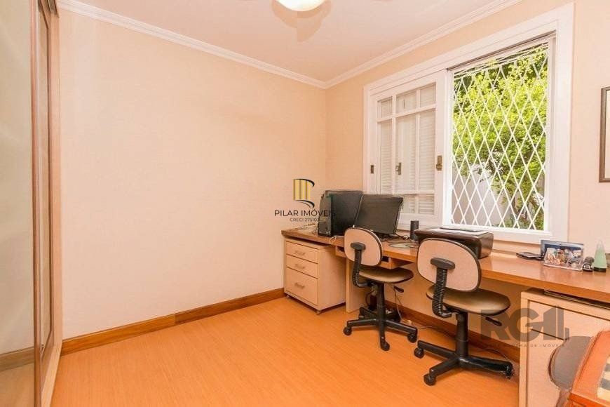 Casa de 380m² - 4 dormitórios, 2 suítes, 4 vagas no bairro Bom Jesus