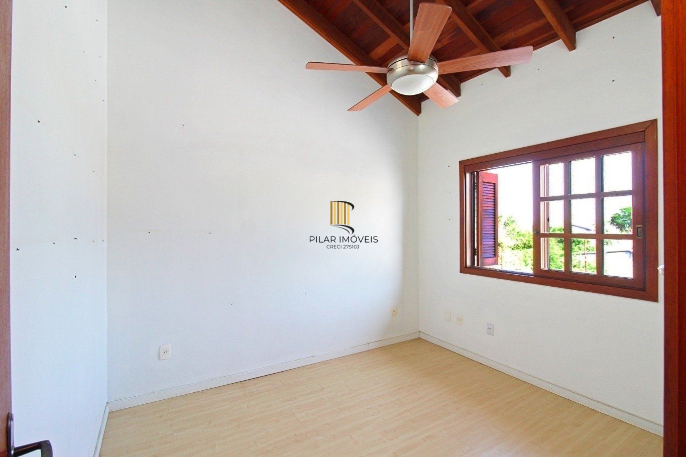 Casa de 3 dormitórios a venda no bairro Guarujá, Porto Alegre