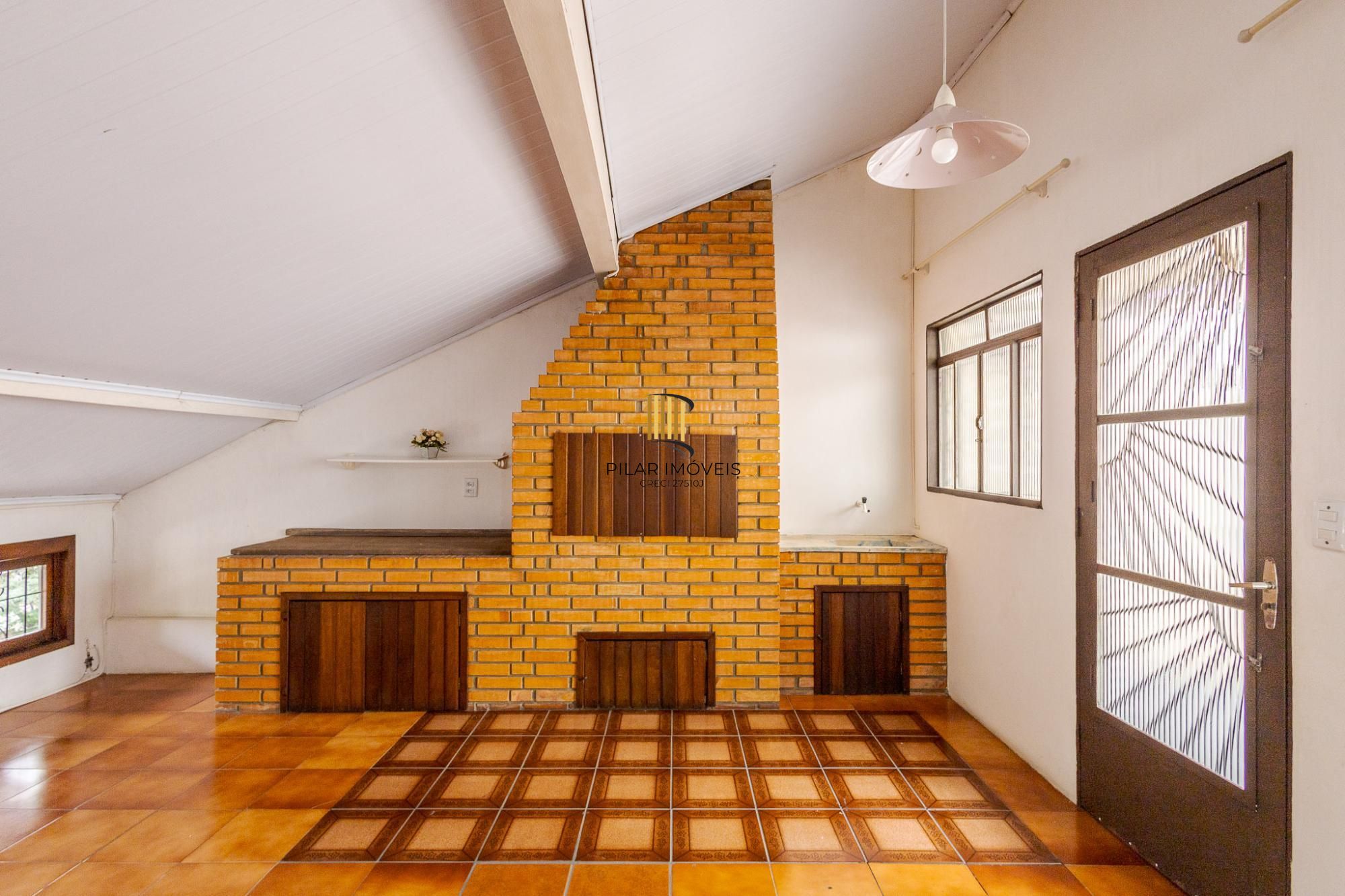 Casa para Venda - 210m², 4 dormitórios, 2 vagas - Petrópolis