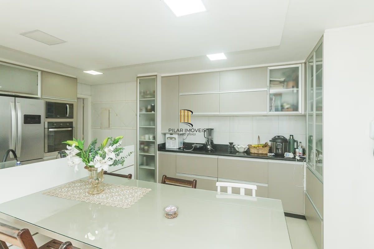 Casa com 5 dormitórios à venda em Parque Santa Fé, Porto Alegre.