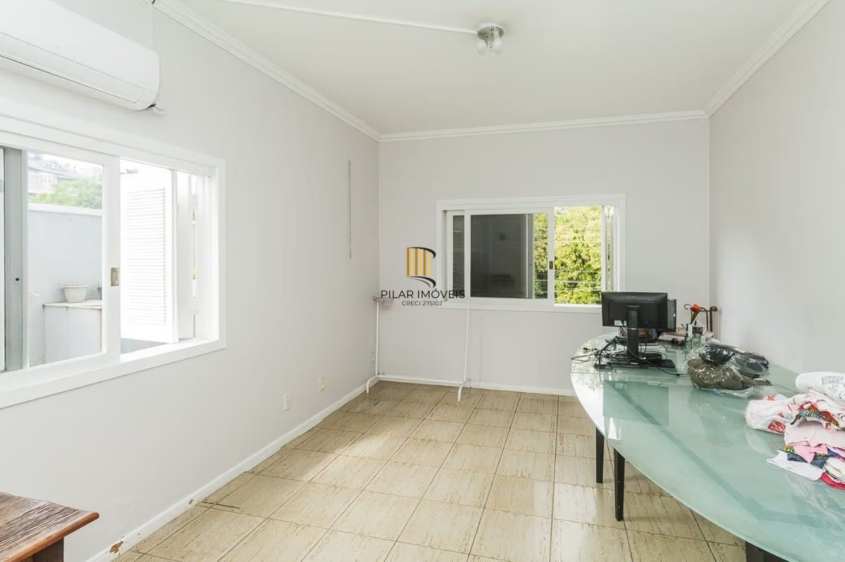 Casa com 5 dormitórios à venda em Parque Santa Fé, Porto Alegre.