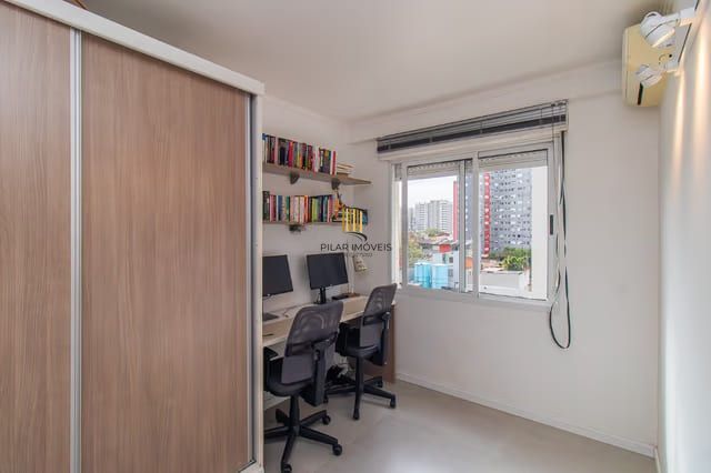 Apartamento de 2 dormitórios à venda no Bairro Partenon, Porto Alegre.