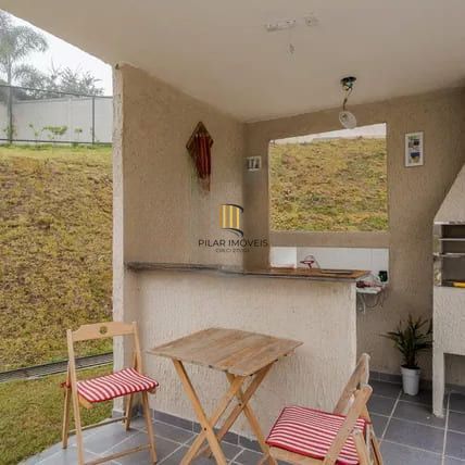 Apartamento á venda de 2 dormitórios no Bairro Protásio Alves.