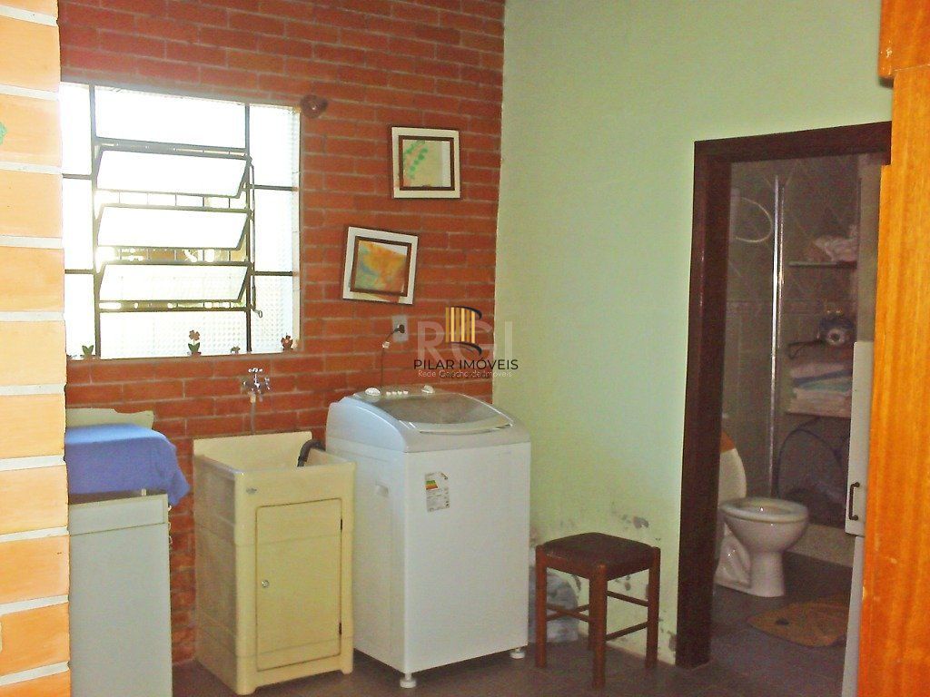 Casa para Venda - 140m², 3 dormitórios, sendo 1 suites, 2 vagas - Morro Santana