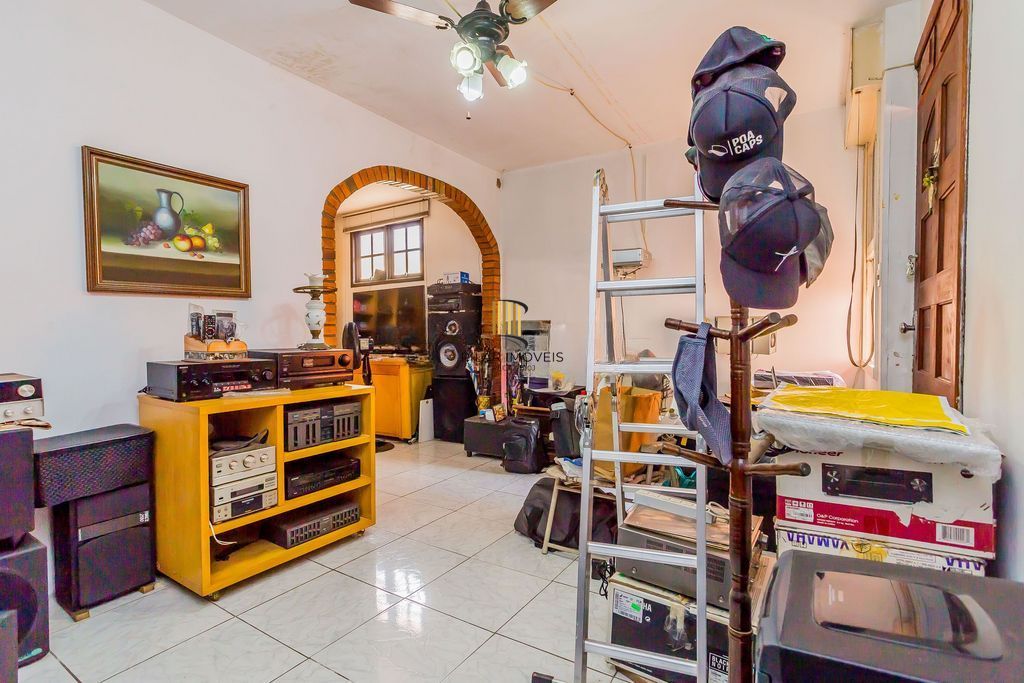 Casa de 6 dormitórios à venda No Bairro Jardim do Salso - Porto Alegre