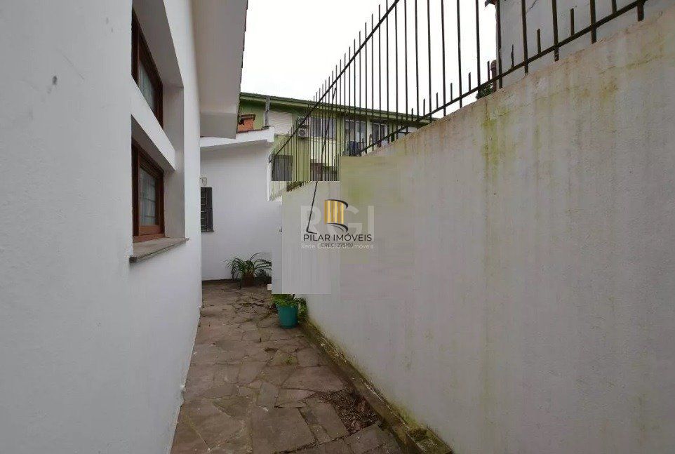 Casa para Venda - 267m², 4 dormitórios, sendo 1 suites, 2 vagas - Tristeza