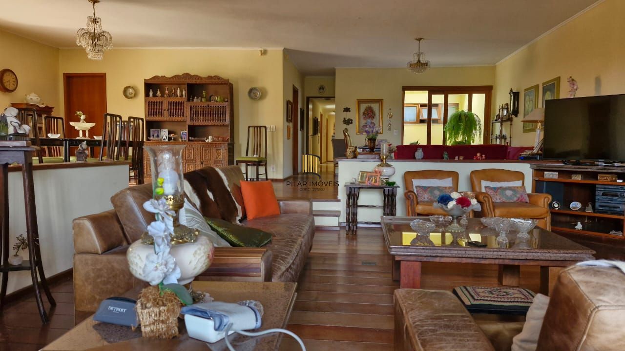 Casa de Cinema na Glória, com 500m² de área privada, 3 dormitórios, piscina, horta, lareira, elevador, gradeada 4 garagens