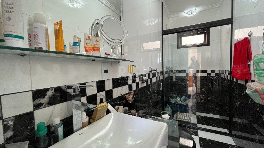 Cobertura para Venda - 211m², 3 dormitórios, sendo 1 suites, 2 vagas - Jardim Lindóia