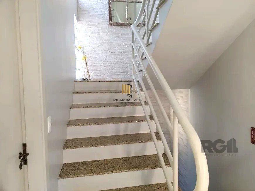 Casa de 307m² - 3 dormitórios, piscina, 4 vagas no bairro Espírito Santo