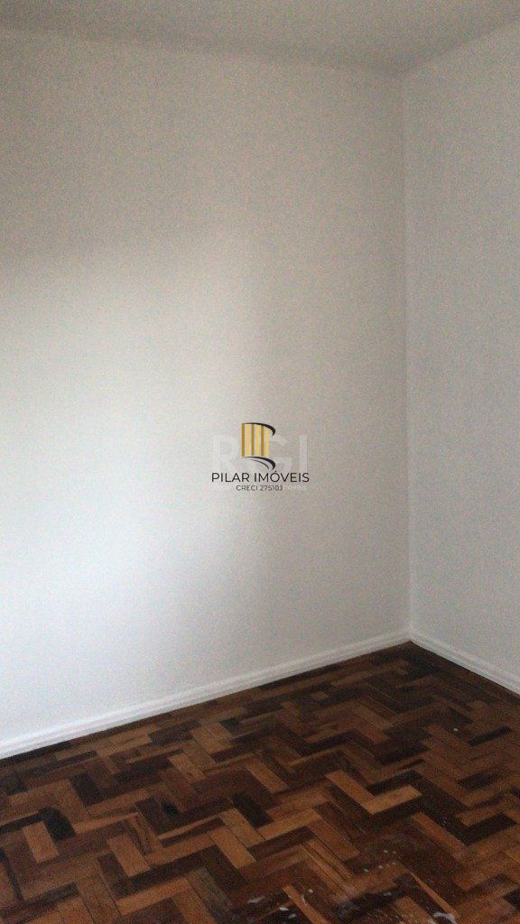 Apartamento de 03 dormitórios, sala, cozinha, banheiro. Condomínio  com salão de festas, pracinha, quadra de esportes, portaria 24h, salão de festas, churrasqueira e garagem rotativa