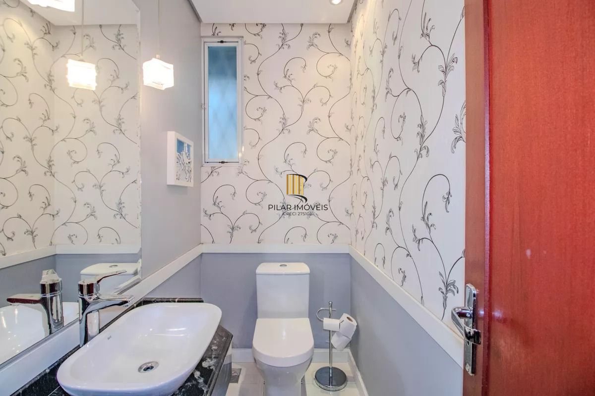 Casa à venda com 173m², 2 quartos e 3 vagas no bairro Vila Ipiranga- Porto Alegre/RS