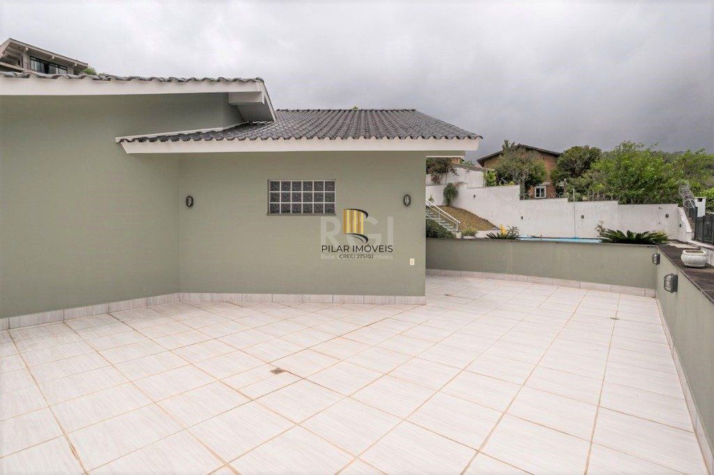 Casa para Venda - 279m², 3 dormitórios, sendo 1 suites, 4 vagas - Teresópolis