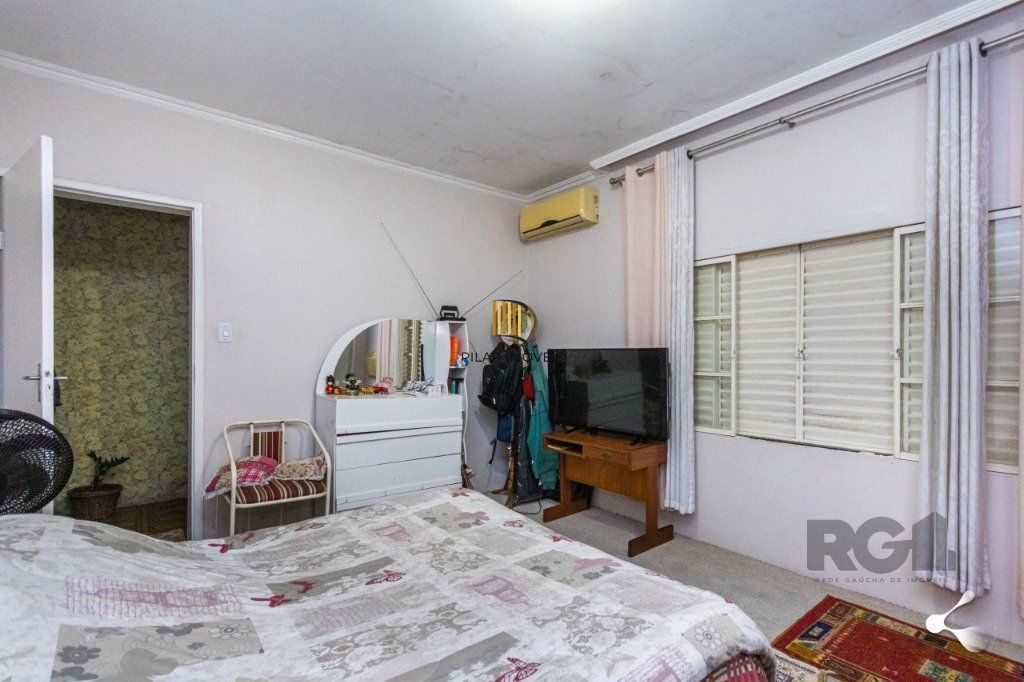 Casa para Venda - 240m², 3 dormitórios, sendo 1 suites, 3 vagas - Cristal